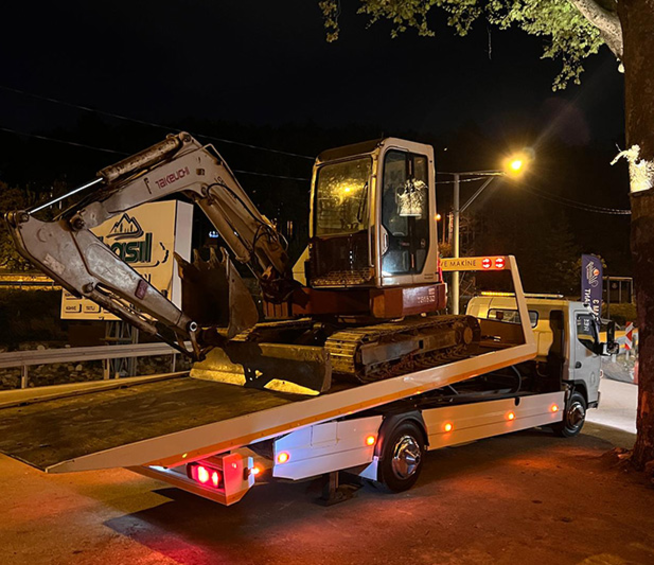 Dikkat Çekici Yol Yardım : Oto Çekici, Forklift, Manlift, 7/24 Oto Kurtarma